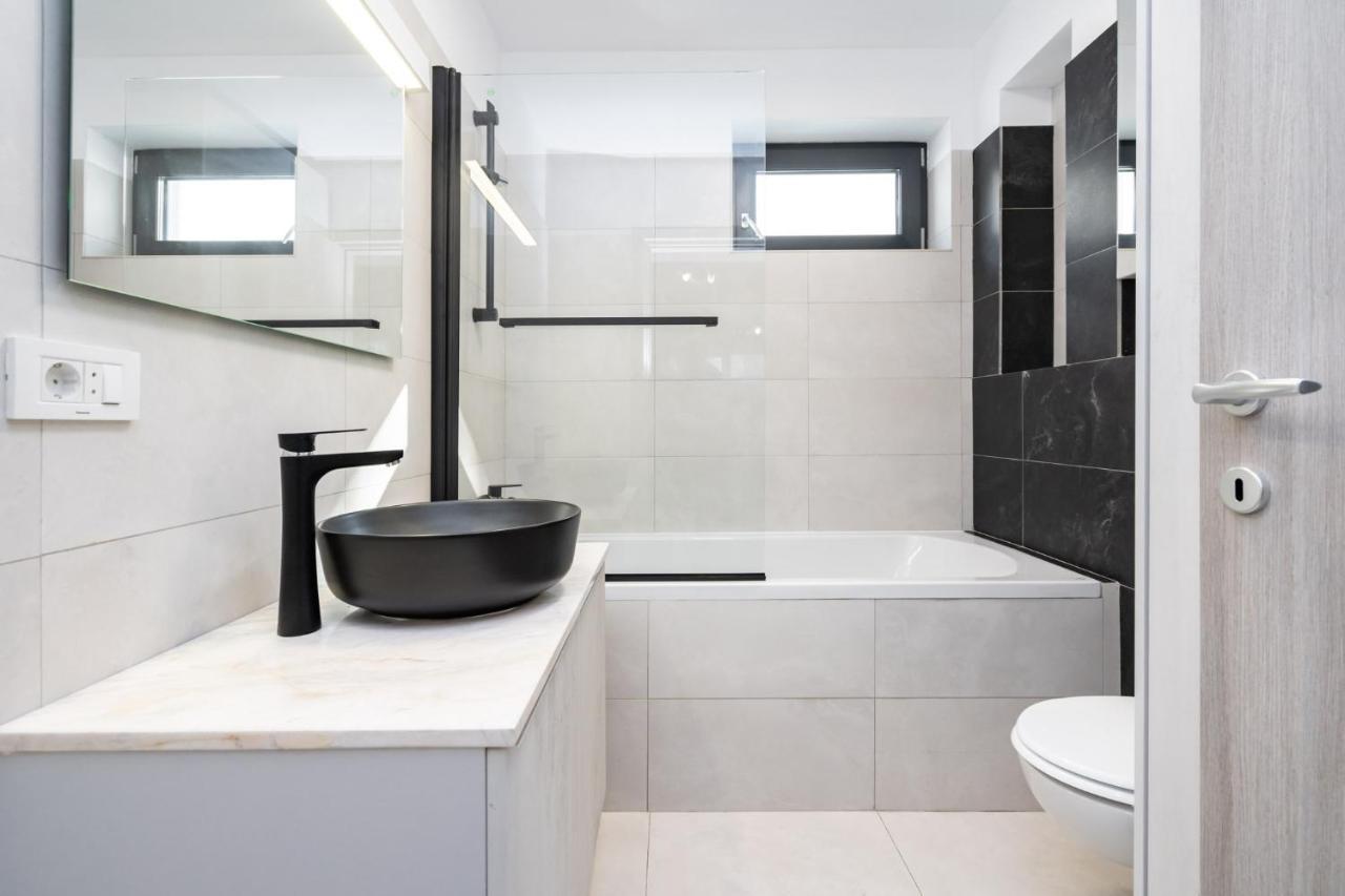 Central Apartment Diamond Бухарест Екстер'єр фото