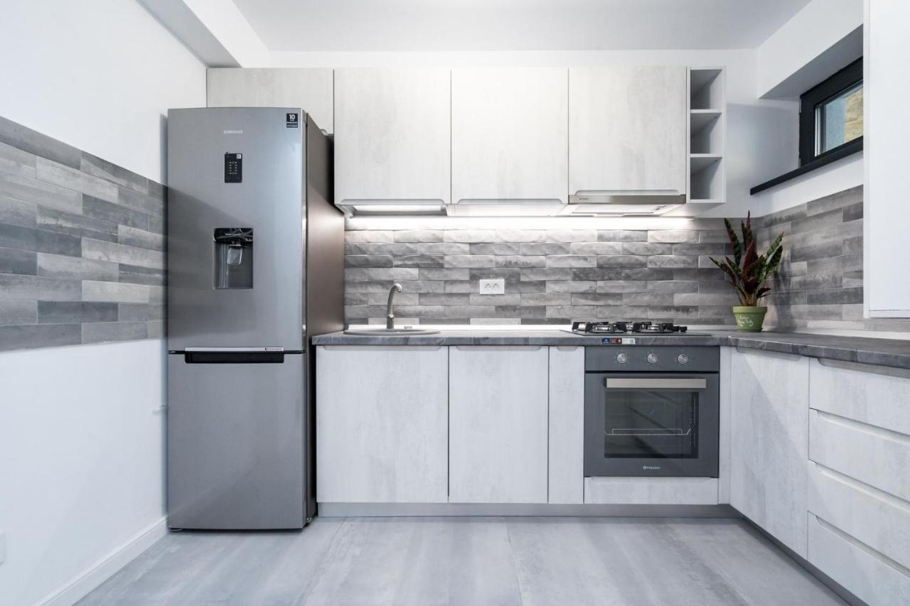 Central Apartment Diamond Бухарест Екстер'єр фото